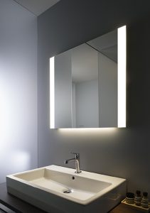 Bei den Badspiegeln von Duravit stehen drei Lichtprofile zur Auswahl. Foto: Duravit