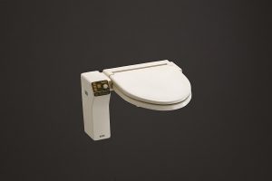 Ein Dusch-WC-Aufsatz – hier ein historisches Modell des Herstellers Toto aus dem Jahr 1980 – ist eine günstige Variante. Foto: Toto